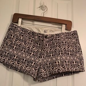 Pretty black and white short 🌴☀️